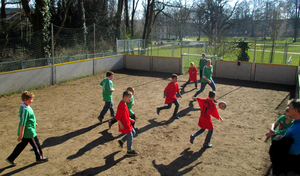 Foto: Fußball spielen / Johanna-Schule